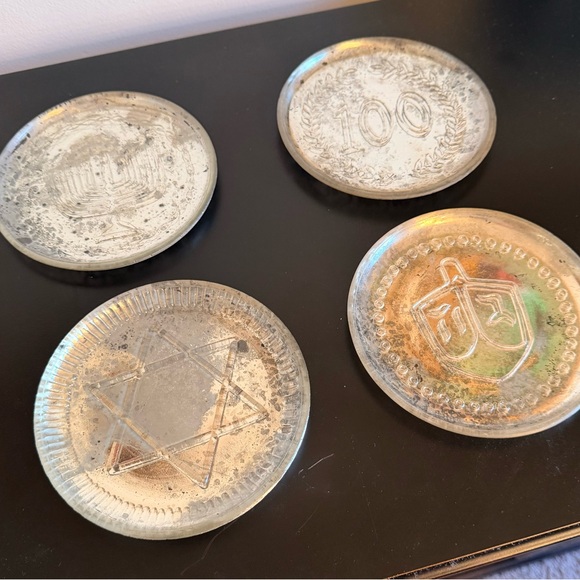 Pottery Barn New in box antiqued Hanukkah dessert plates - Picture 3 of 6